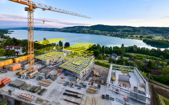 Chantier au bord d'un lac, étapes futures en éléments jaunes – Illustration