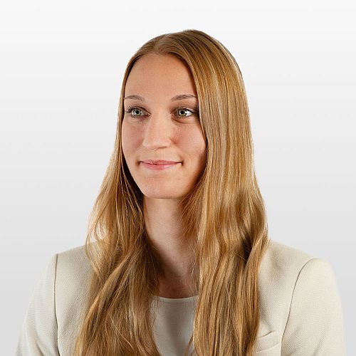 Ich bin eine ausgeglichene Person, die 41 Länder bereist hat, gerne kocht, Serien schaut und beim Sport den Kopf frei bekommt.
